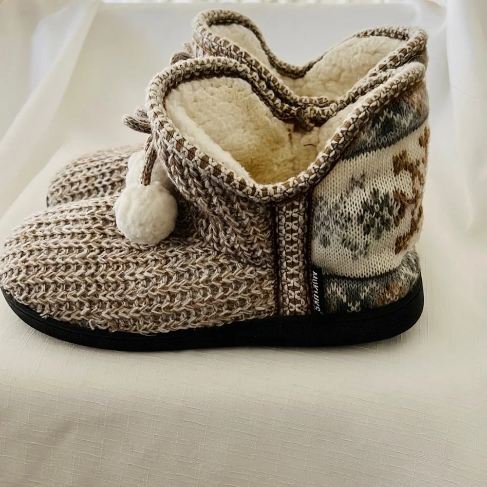 Muk Luks~Original / Slipper Bootie /  Host Pick - Picture 5 of 15